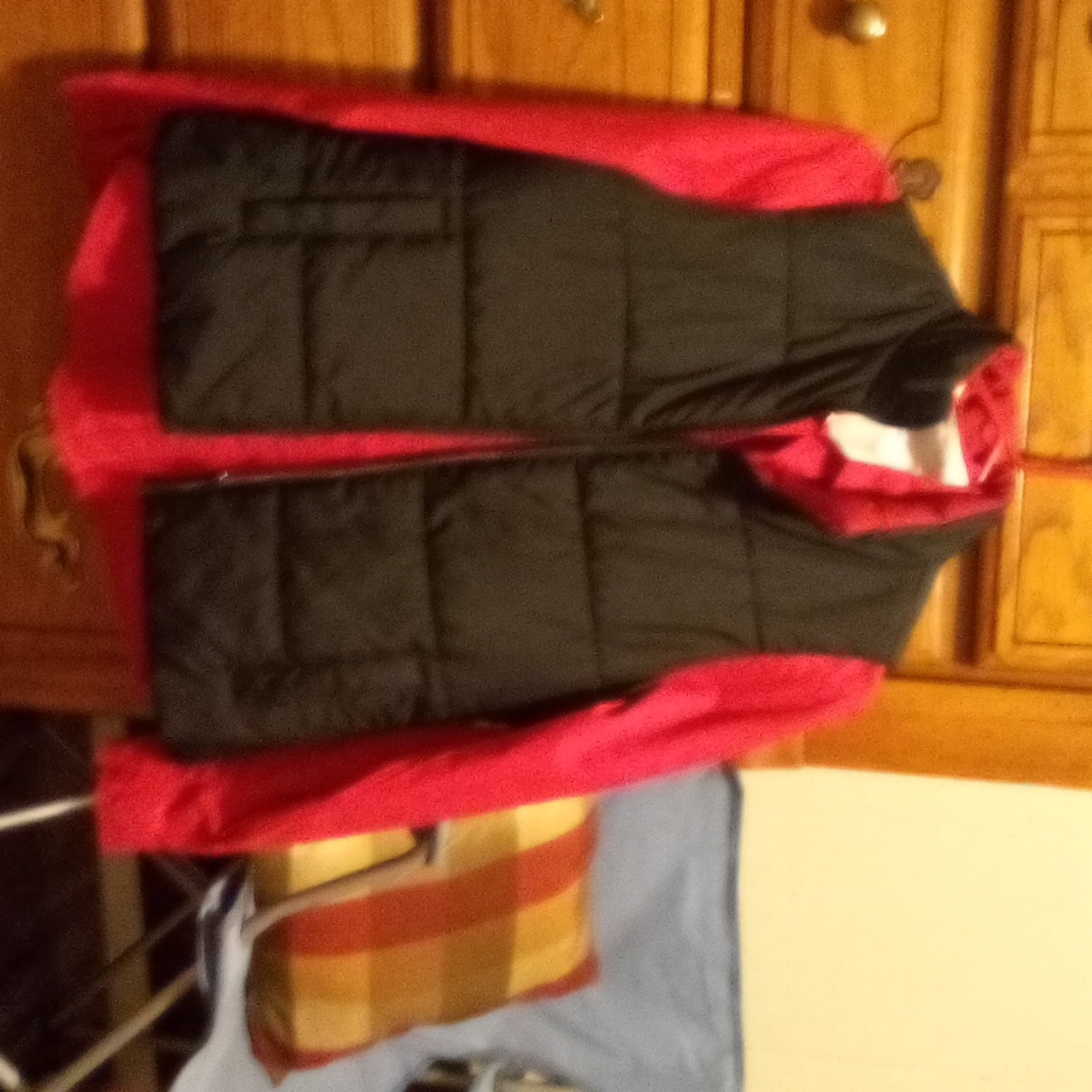 Merona red/navy reversible puffer vest